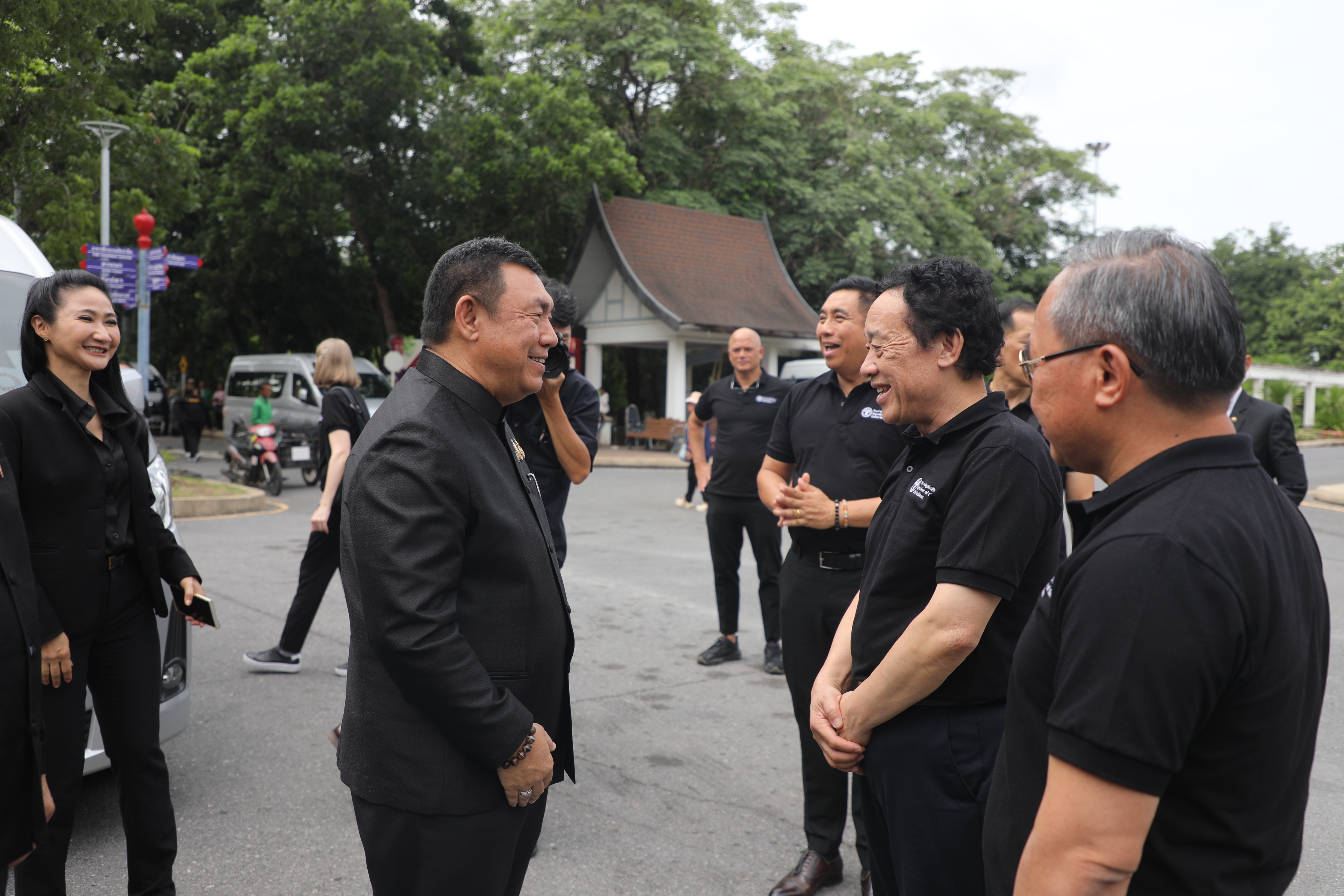 title - ส.ป.ก. เปิดศูนย์ส่งเสริมและพัฒนาอาชีพเสริมนอกภาคเกษตร ต้อนรับผู้อำนวยการใหญ่ FAO แสดงผลงานด้านศิลปวัฒนธรรม